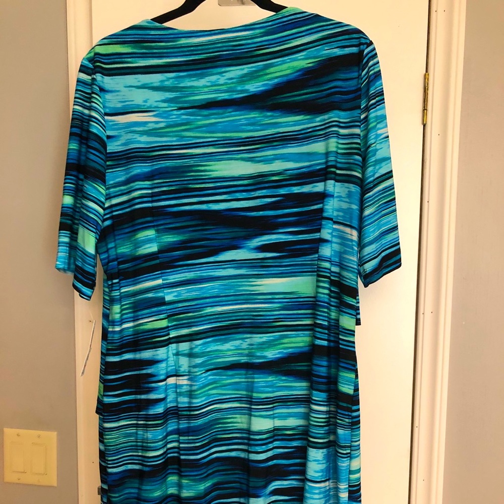 Beautiful short sleeve dress.